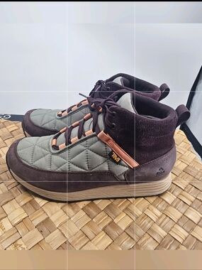 Teva Ember Commute WP Lace Up Boots Size 9.5